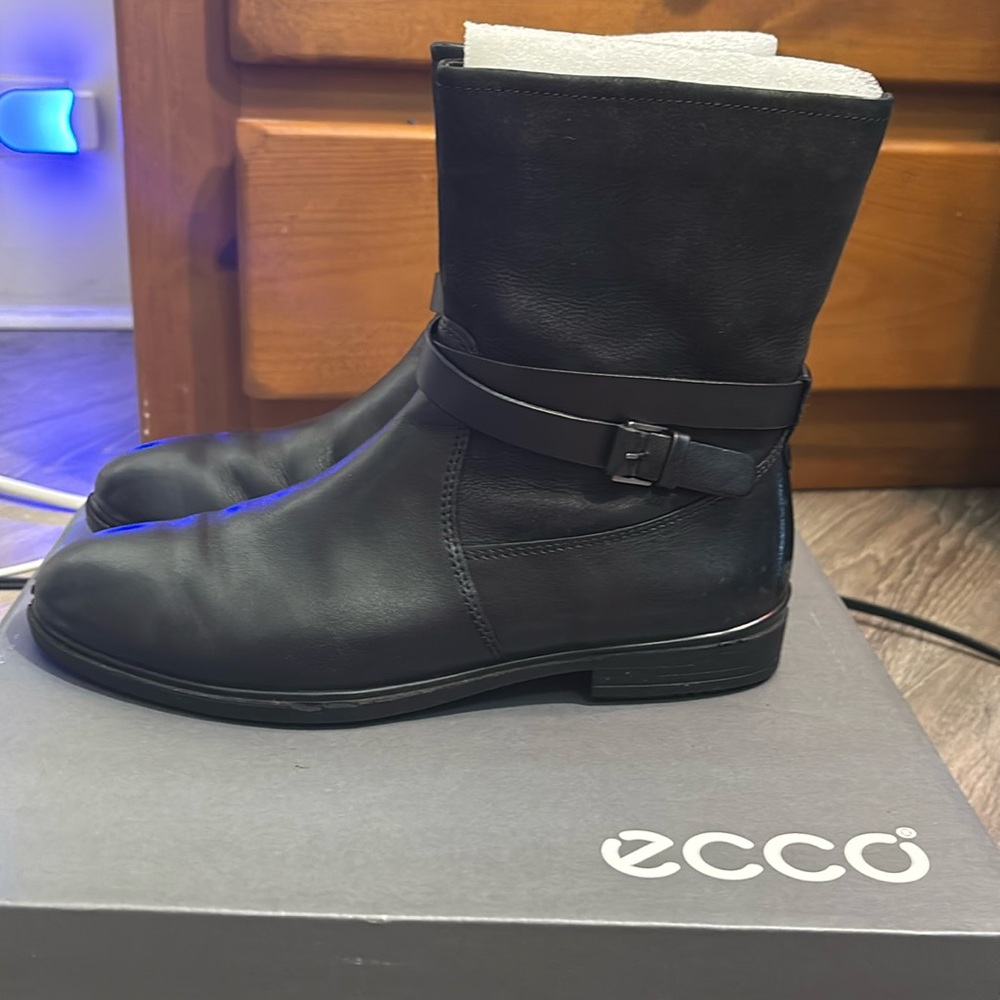 EUC!! - Ecco Touch 15 B Mid Cut Zip Boots - Women’s Size 7 to 7.5 - Hardly Worn!